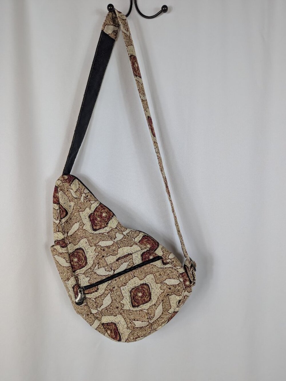 AmeriBag Healthy Back Bag Backpack Crossbody Sling Day Pack Adjustable Tapestry
